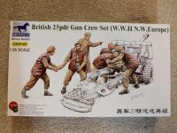 Bronco 1-35 British 25 Pounder Crew.jpg