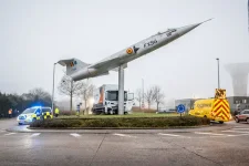 de-vrachtwagen-botste-tegen-de-starfighter-op-de-rotonde-in-peer.webp de-vrachtwagen-botste-tegen-de-starfighter-op-de-rotonde-in-peer.webp