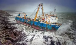 MV_Alta,_shipwrecked_off_the_Ballycotton_coast_color.webp